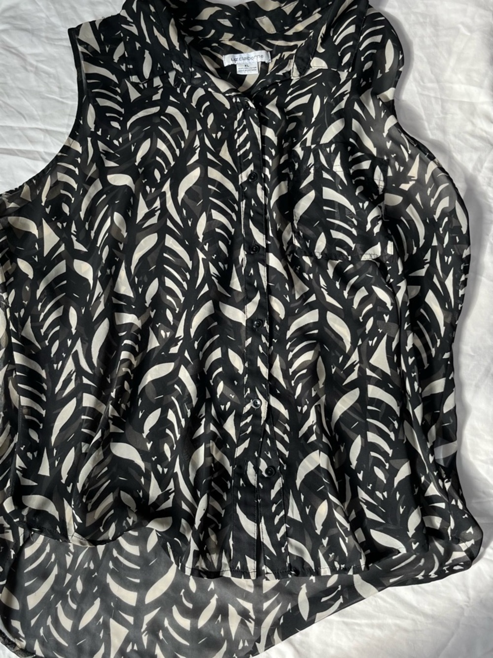 Liz Claiborne Black and Cream Sleeveless Button-Down Top